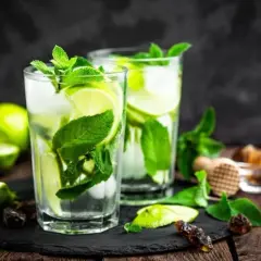 Pyszny drink z syropem mojito i wódką – łatwy przepis na koktajl