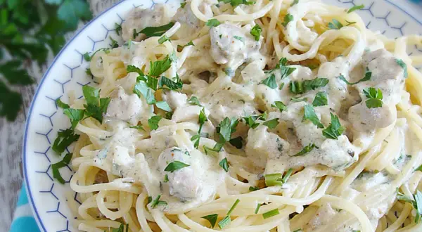 Pyszne spaghetti z serem pleśniowym: proste przepisy na każdą okazję