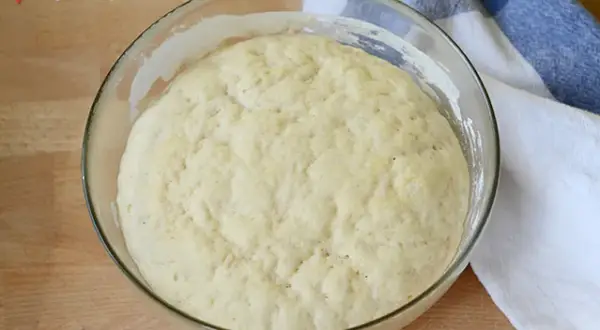 Czy ciasto na pizzę można mrozić? Odkryj praktyczne porady!