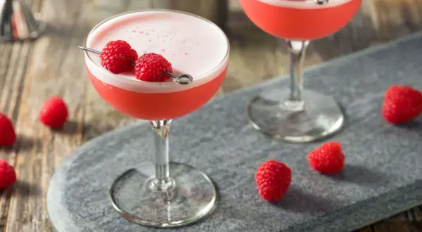 Pyszne drinki z sokiem malinowym, które zachwycą Twoje podniebienie