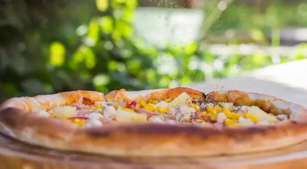 Kto wynalazł pizzę? Odkryj fascynującą historię tego przysmaku