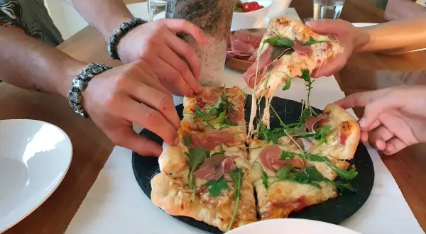 Jak zrobić pizzę na kamieniu, unikając najczęstszych błędów?