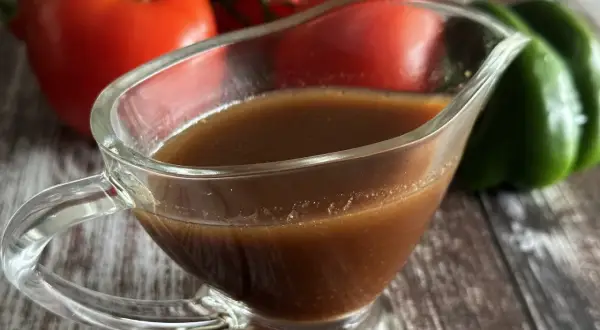 Jak zrobić sos balsamiczny do sałatek - prosty przepis i porady