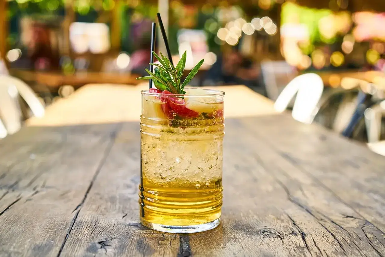 Zdjęcie Pyszne drinki z rumem, które orzeźwią Twoje letnie wieczory